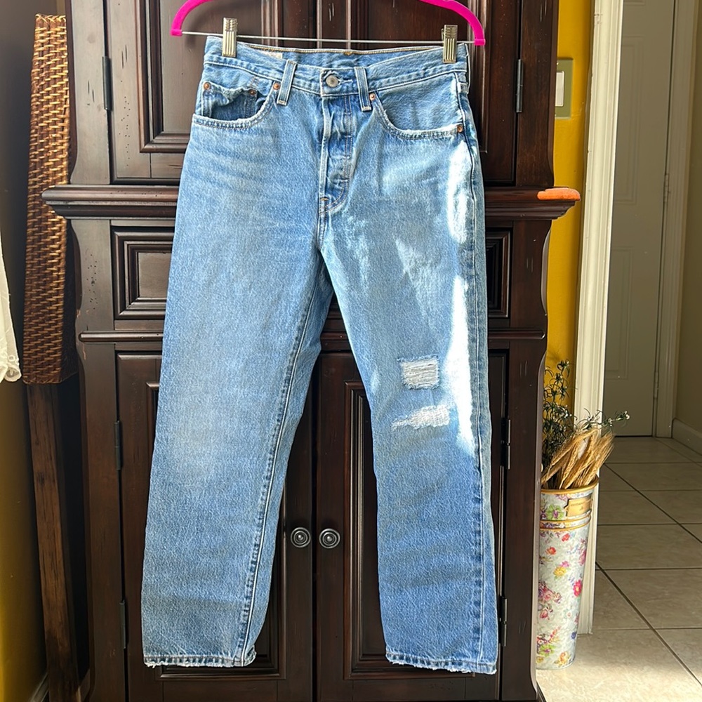 Levi 510 button fly distress high rise ankle jean.